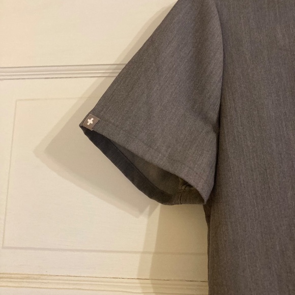 Figs Women’s Catarina One Pocket Scrub Top Graphite Gray size Small Core Color - Picture 8 of 11